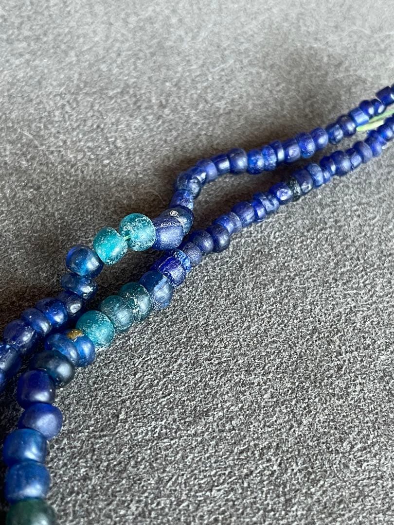 古墳時代　瑠璃玉首飾り　装飾品　出土品