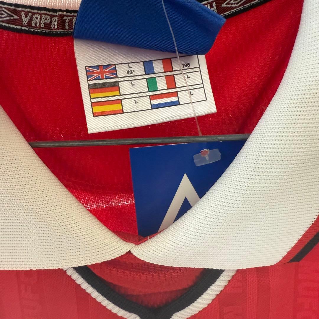 マンチェスター・ユナイテッド 1999-00トレブル記念 新品タグ付き