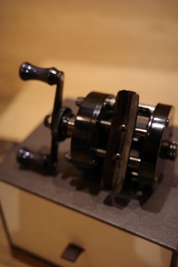 ブライトリバー　FS-49A full black ベイトリール