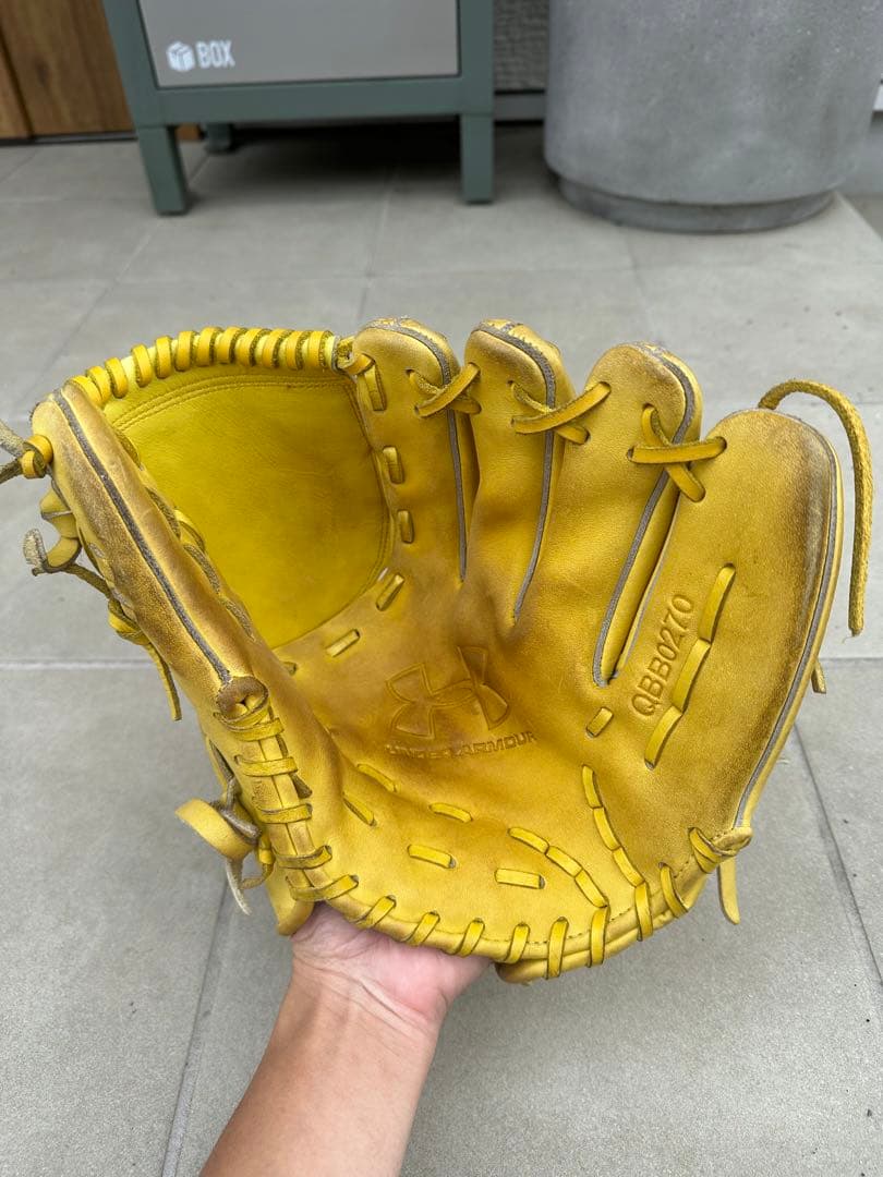 アンダーアーマー イエロー グローブ　軟式　投手用　最終値下