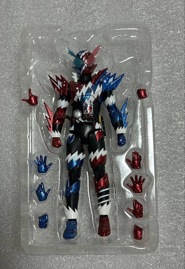 S.H.フィギュアーツ　仮面ライダービルド　ラビットタンクスパークリングフォーム