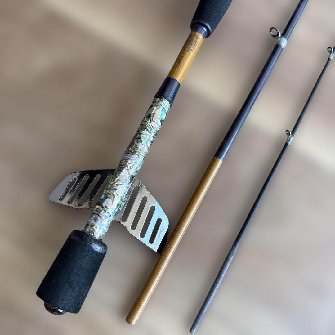 ヘラ竿をヘチ竿に改良した竿となります。　先端にトルザイトガイドを使用しています。