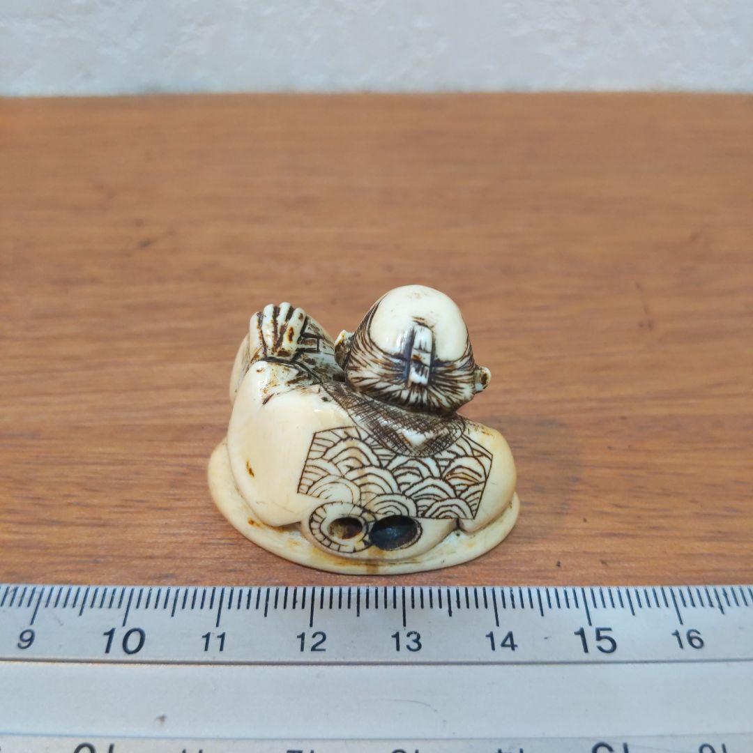 時代提げ物 人物根付 天然素材 在銘【翁と福だるま】高さ約2.9cm重さ約20ｇ