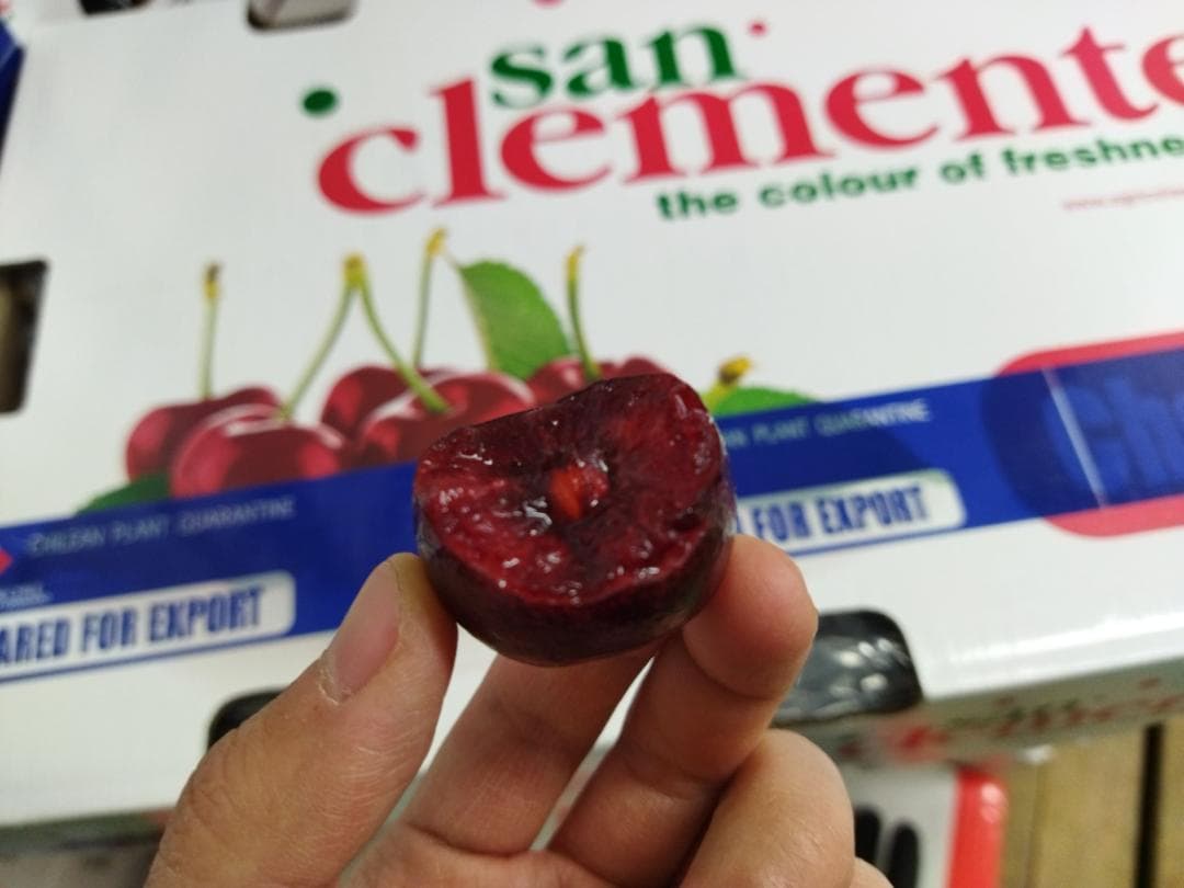 チリ産 空輸　ダークチェリー 約2.5kg 　大粒2Jサイズ