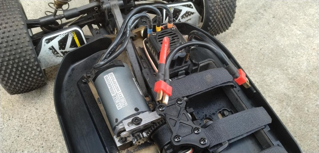 京商　KYOSHO インファーノ MP9e　電動ラジコンバギー