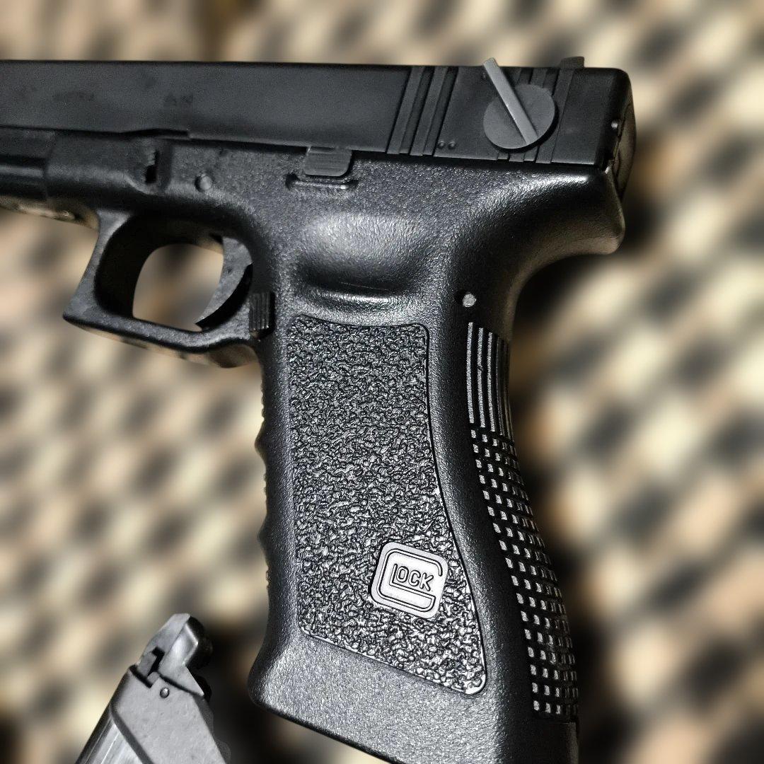 1 東京マルイ製　グロック18C　ガスブローバック　予備マグ　ホルスターセット