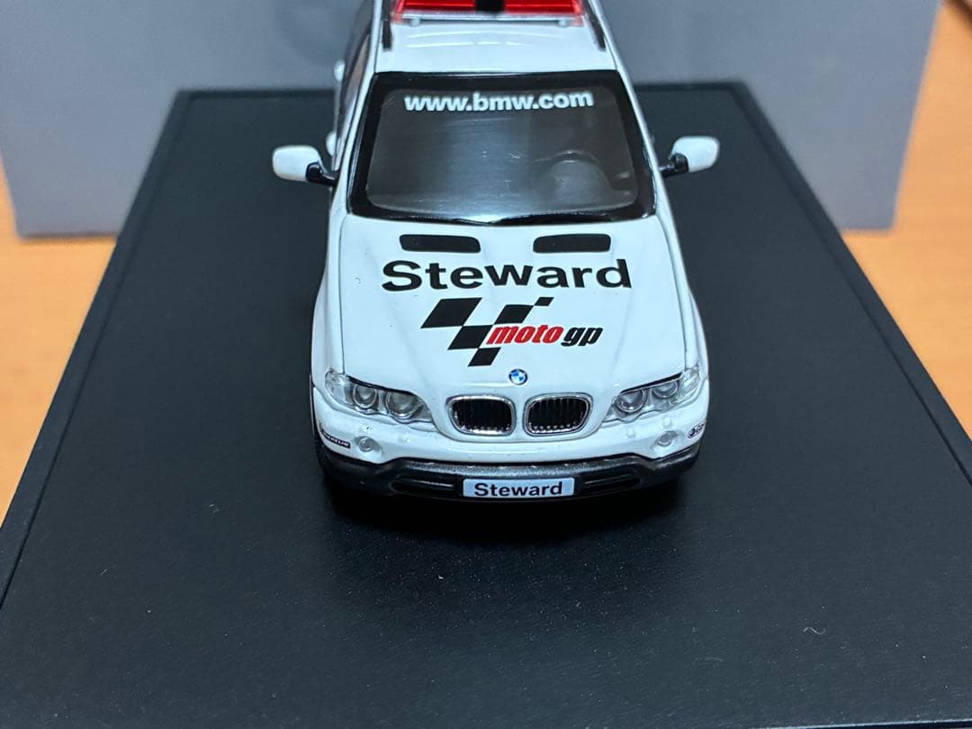 ディーラー特注 ミニチャンプス X5 Steward Car MotoGP