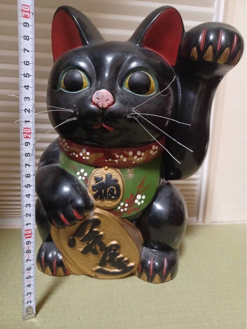 招き猫　黒　左手上げ