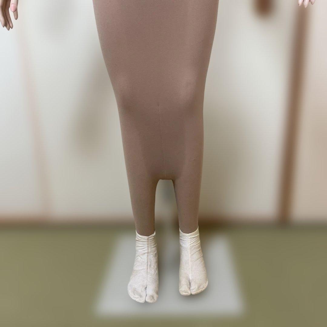 ベージュのマネキン（スリーブ付き）