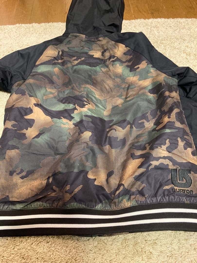 Burton キッズスノーボードウェア上下セット　赤 迷彩柄　M