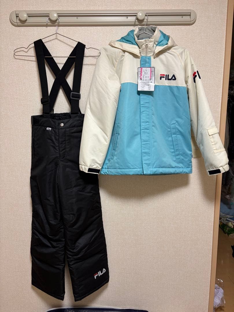 【新品タグ付き】FILA スキーウェア 上下セット 子ども用 アイボリー/ブルー