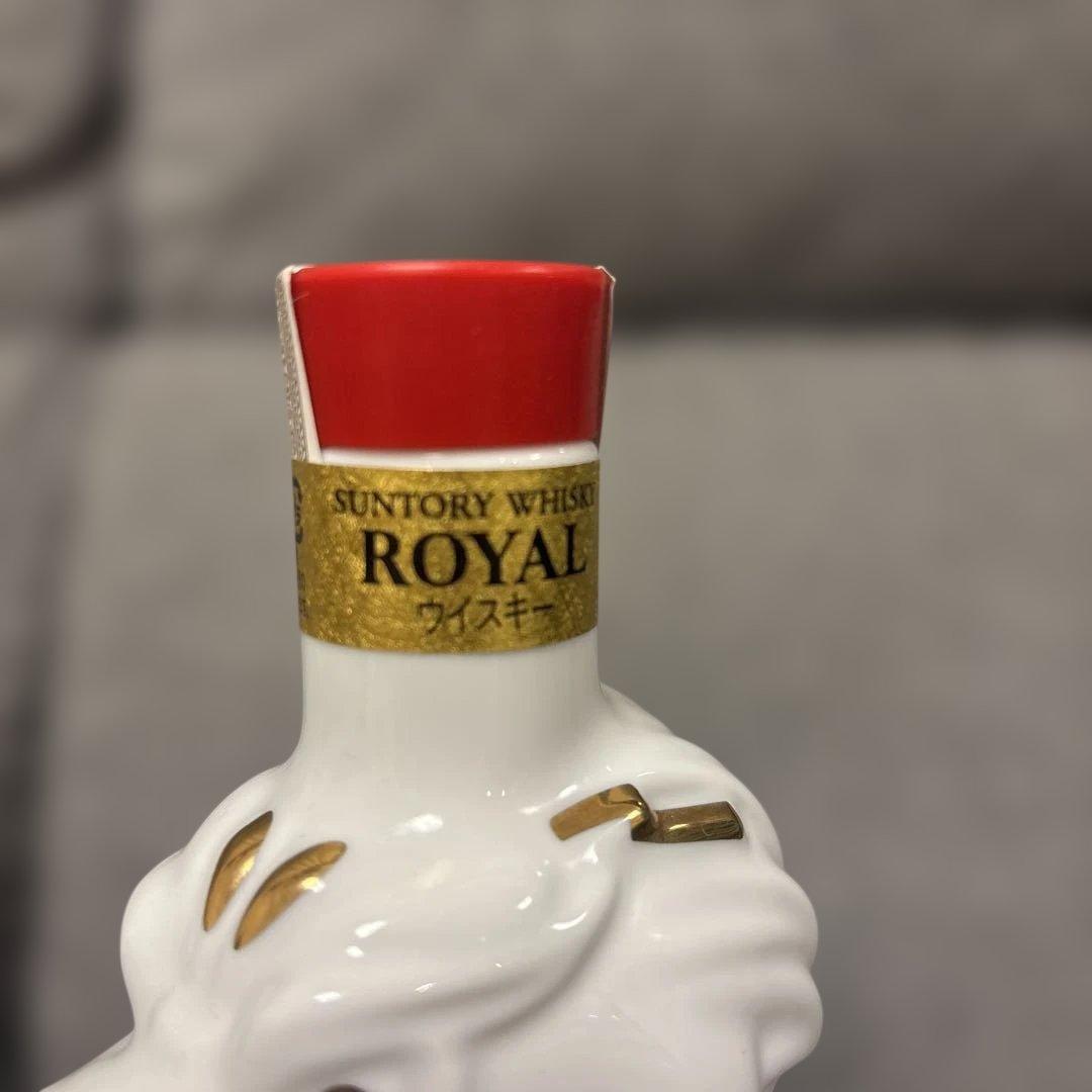 サントリー ローヤルウイスキー 干支ボトル　辰年2024年陶器ボトル 600ml