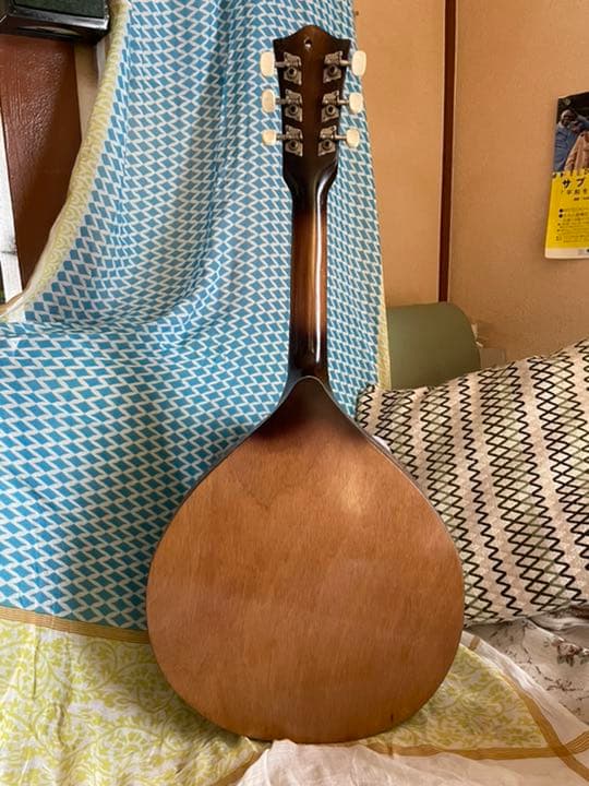 ミャンマーのギター