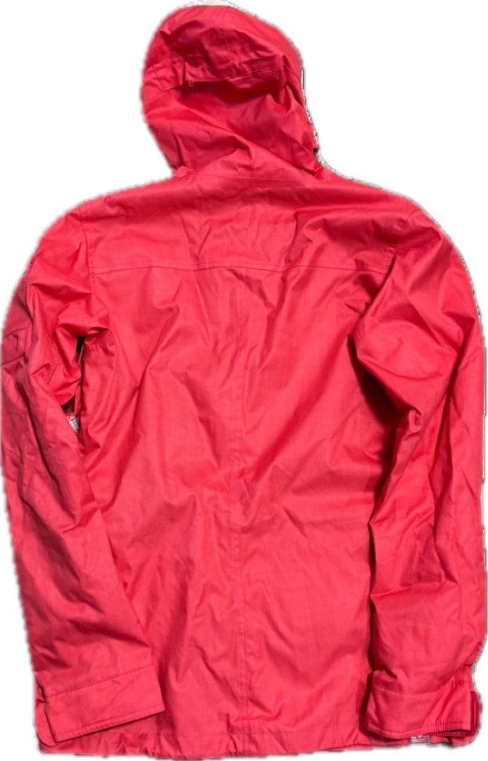 赤いスノーボードウェア（女性用）