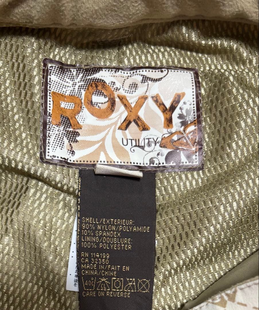 赤いスノーボードウェア（女性用）