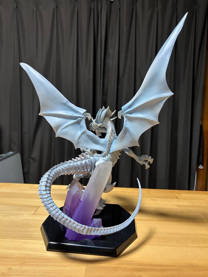 青眼の白龍　フィギュア