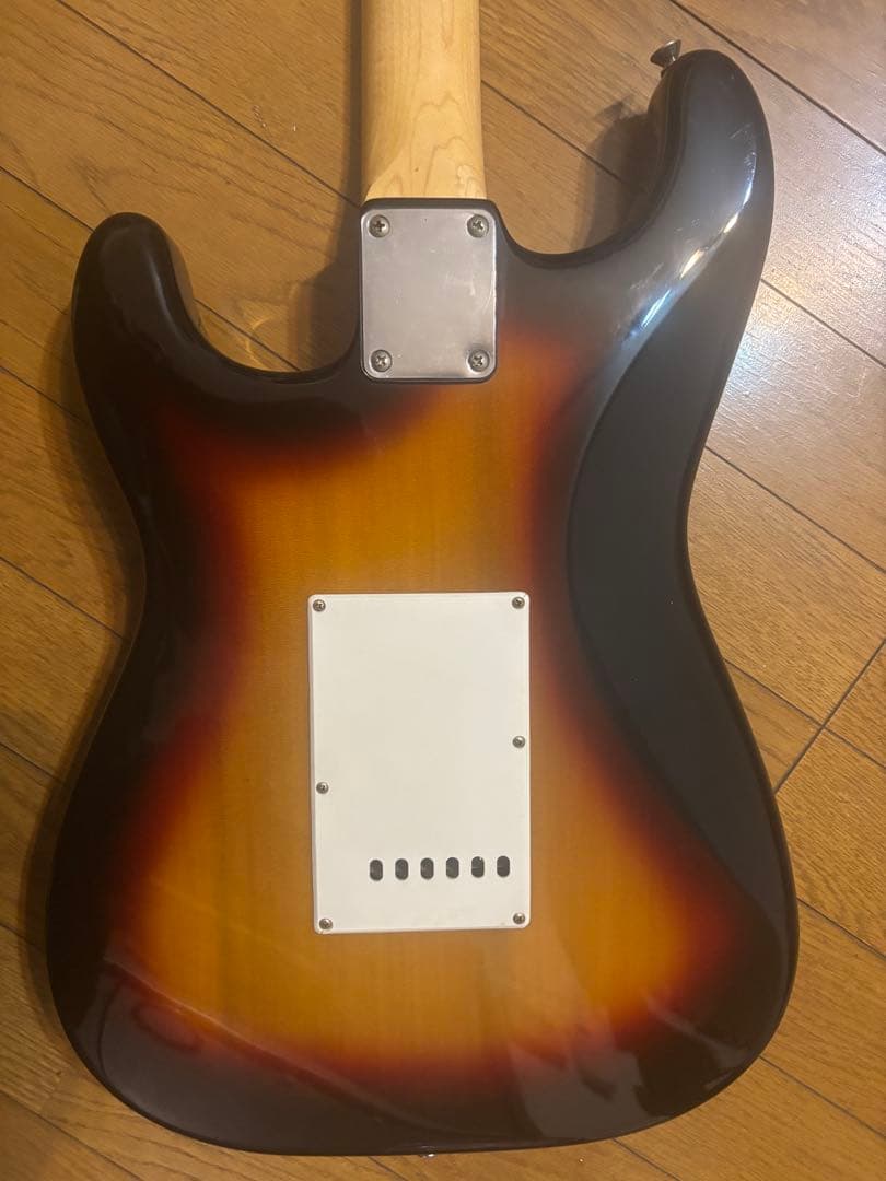 Bacchus ストラトキャスタータイプ エレキギター サンバースト、美品