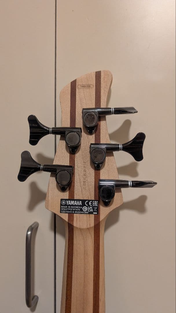美品 YAMAHA/TRBX305 5弦 エレキベース 白 アクティブ