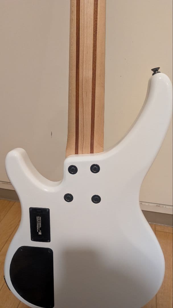 美品 YAMAHA/TRBX305 5弦 エレキベース 白 アクティブ