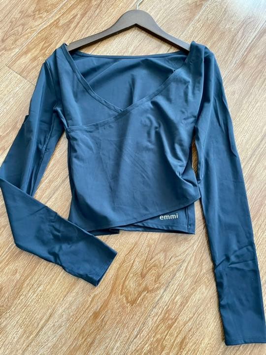 【エミヨガ新品紙タグ付き2点セット❗️】サスティナレッチプルオーバー&美脚レギンス