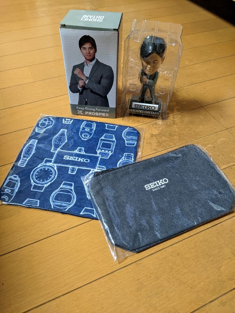 大谷翔平のフィギュアとSEIKOのタオルハンカチ、ポーチセット