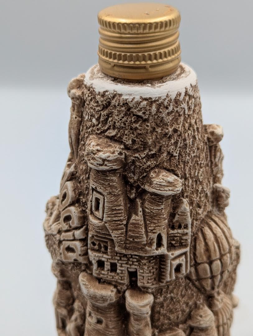 トルコ世界遺産カッパドキア彫刻ワイン中味入り未開封高さ20cm直径8cm