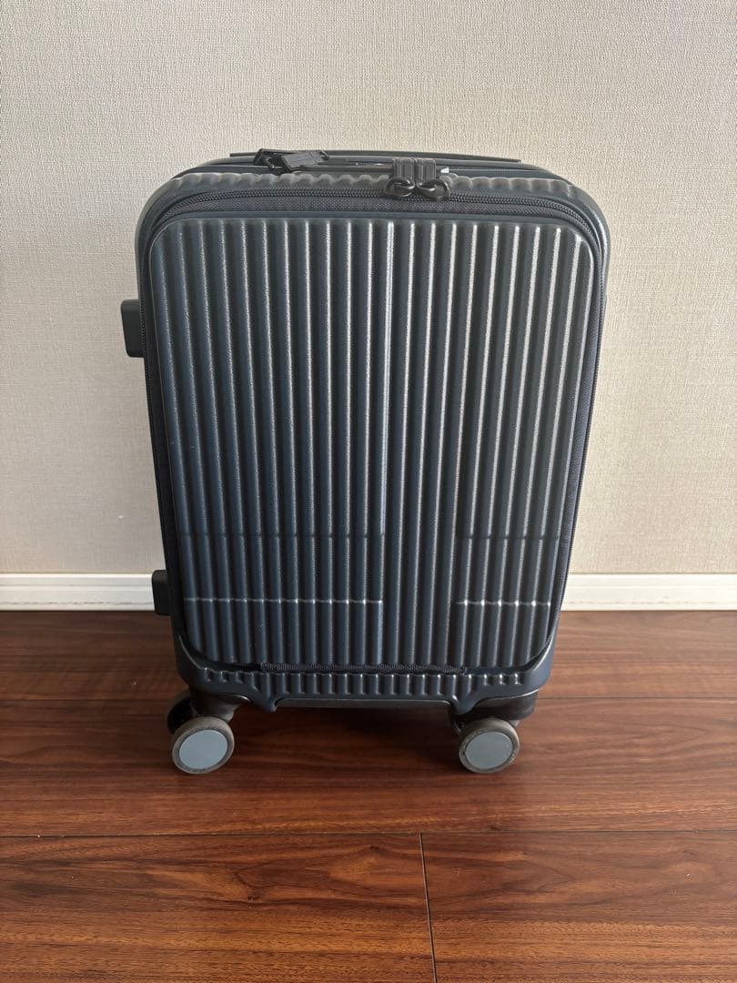 ピラ⭐︎イノベーターINV50 38L小型キャリーケース　スーツケース