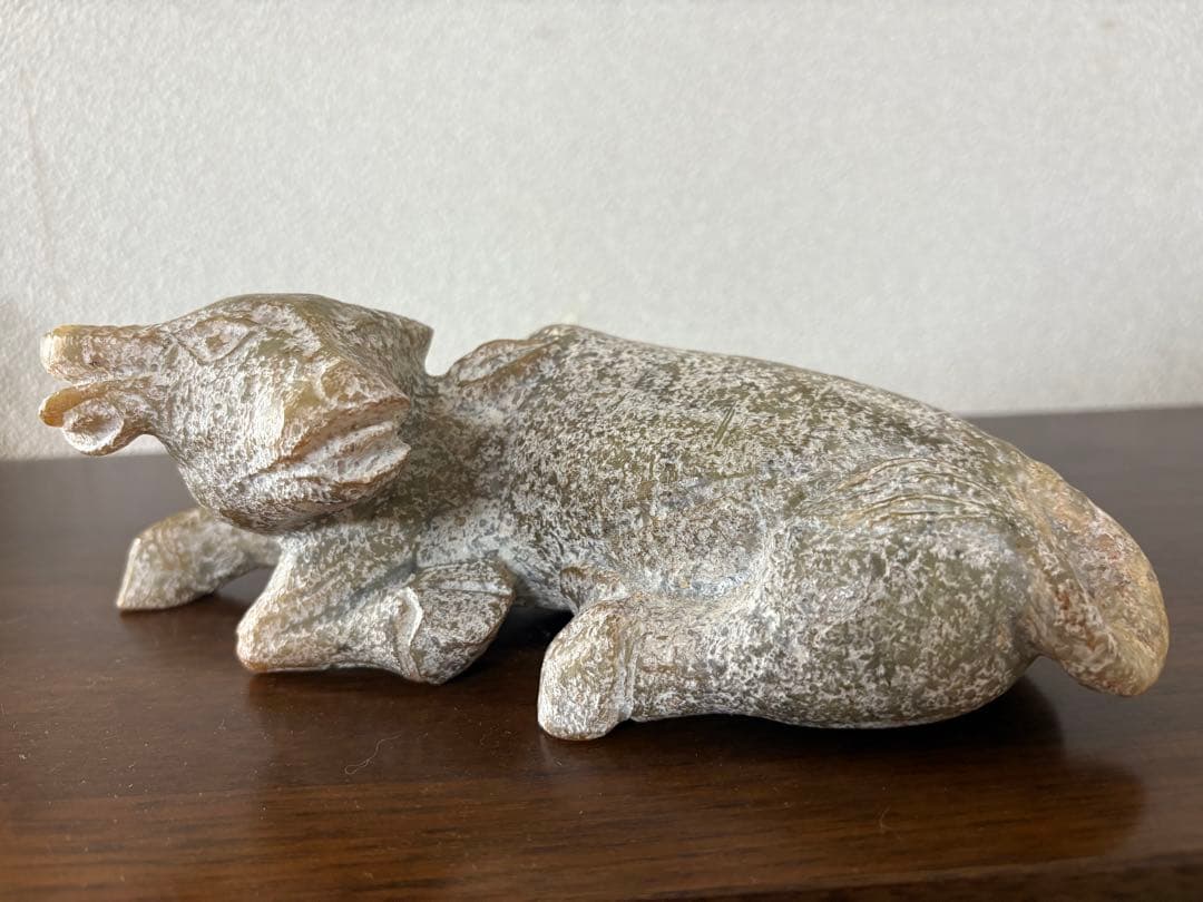 石？玉？の牛の中国的置物　角アリ　25cm、2.3 kg
