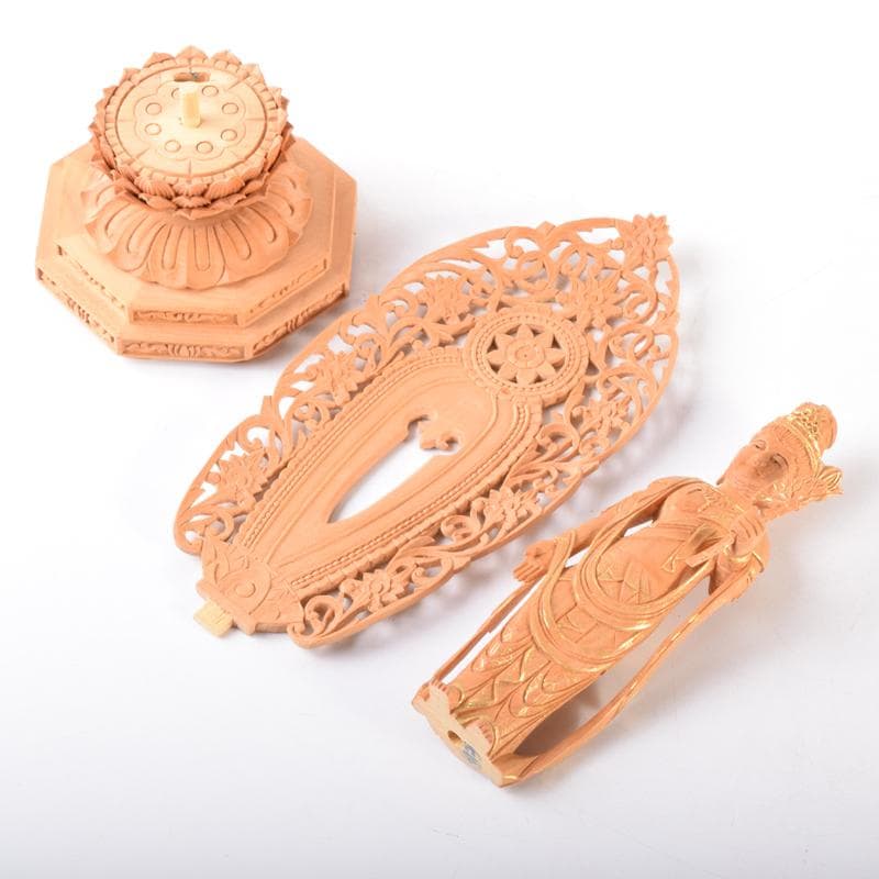 仏教美術　金彩柘植彫刻　聖観音菩薩像　仏像　置物　M　7073