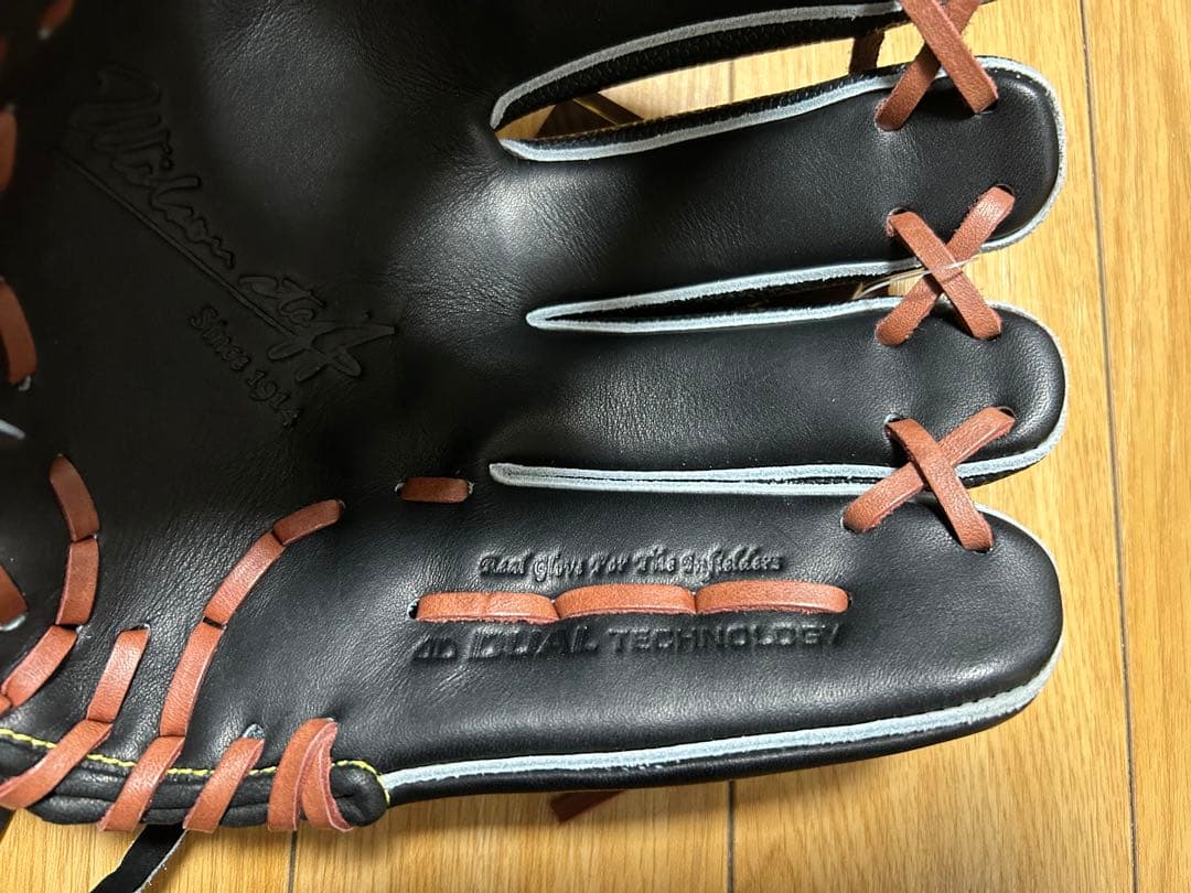 ウィルソン 野球グローブ 硬式・内野手用右投げ【定価　63800円】黒　ブラック