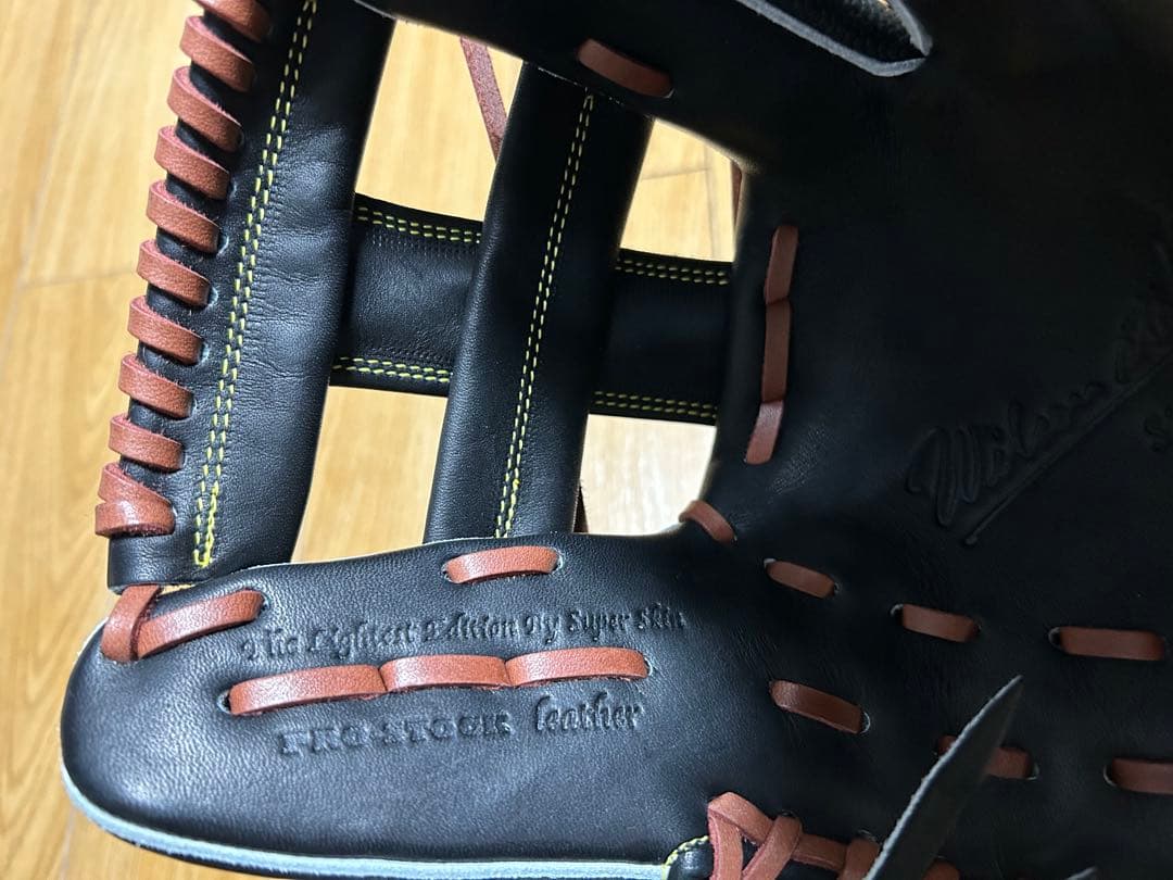 ウィルソン 野球グローブ 硬式・内野手用右投げ【定価　63800円】黒　ブラック