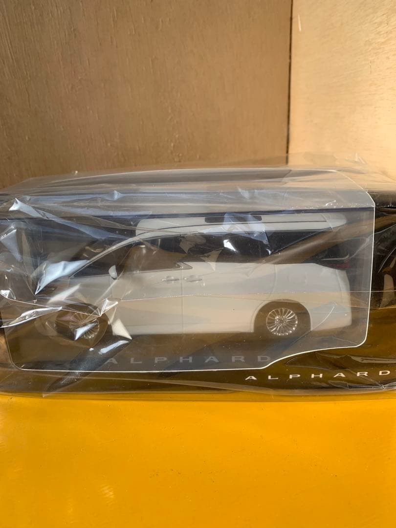 トヨタ ALPHARD ホワイト ミニカー