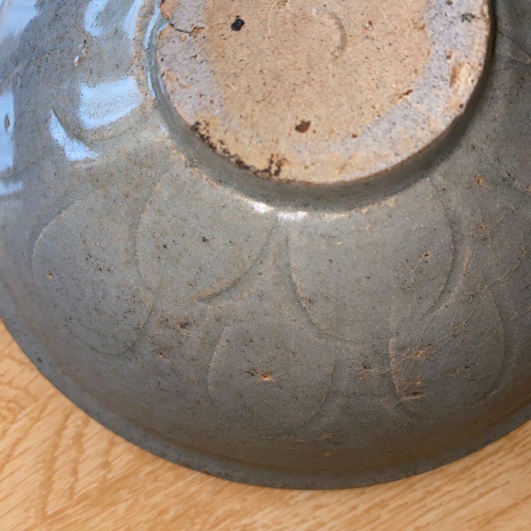 青磁影青茶碗　蓮弁紋　草紋　宋時代