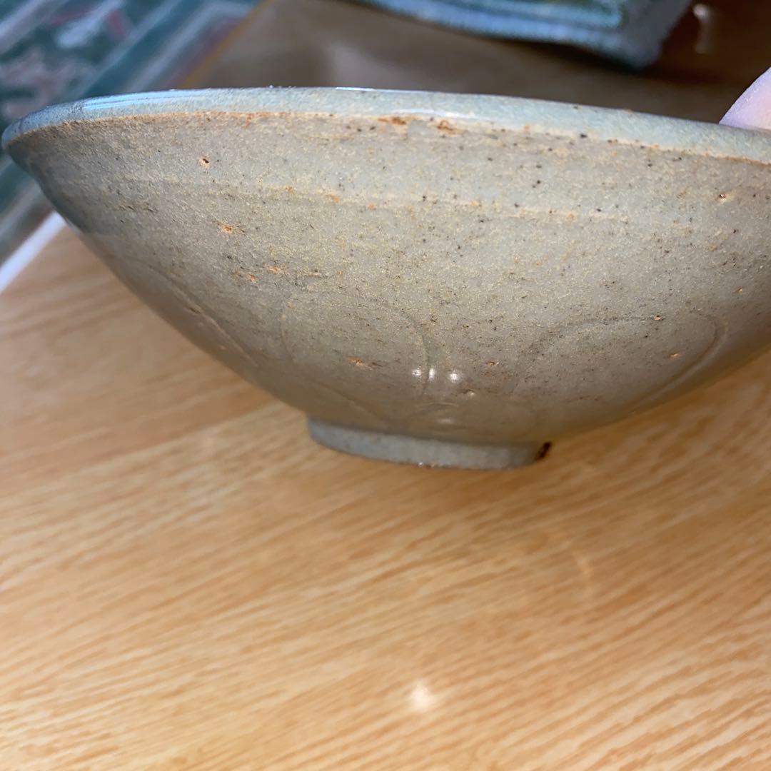 青磁影青茶碗　蓮弁紋　草紋　宋時代