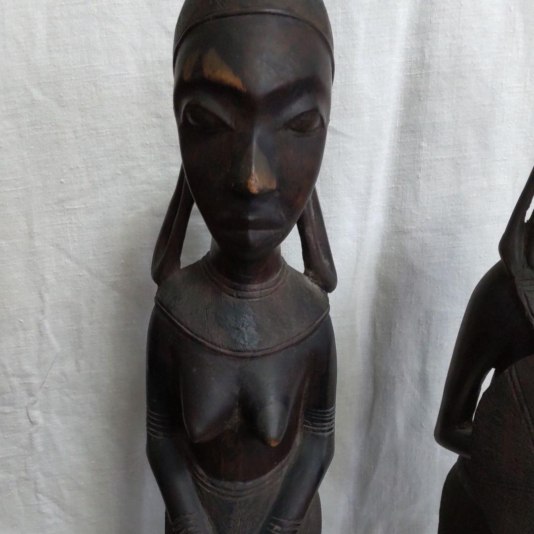 黒檀マサイ族男女像。