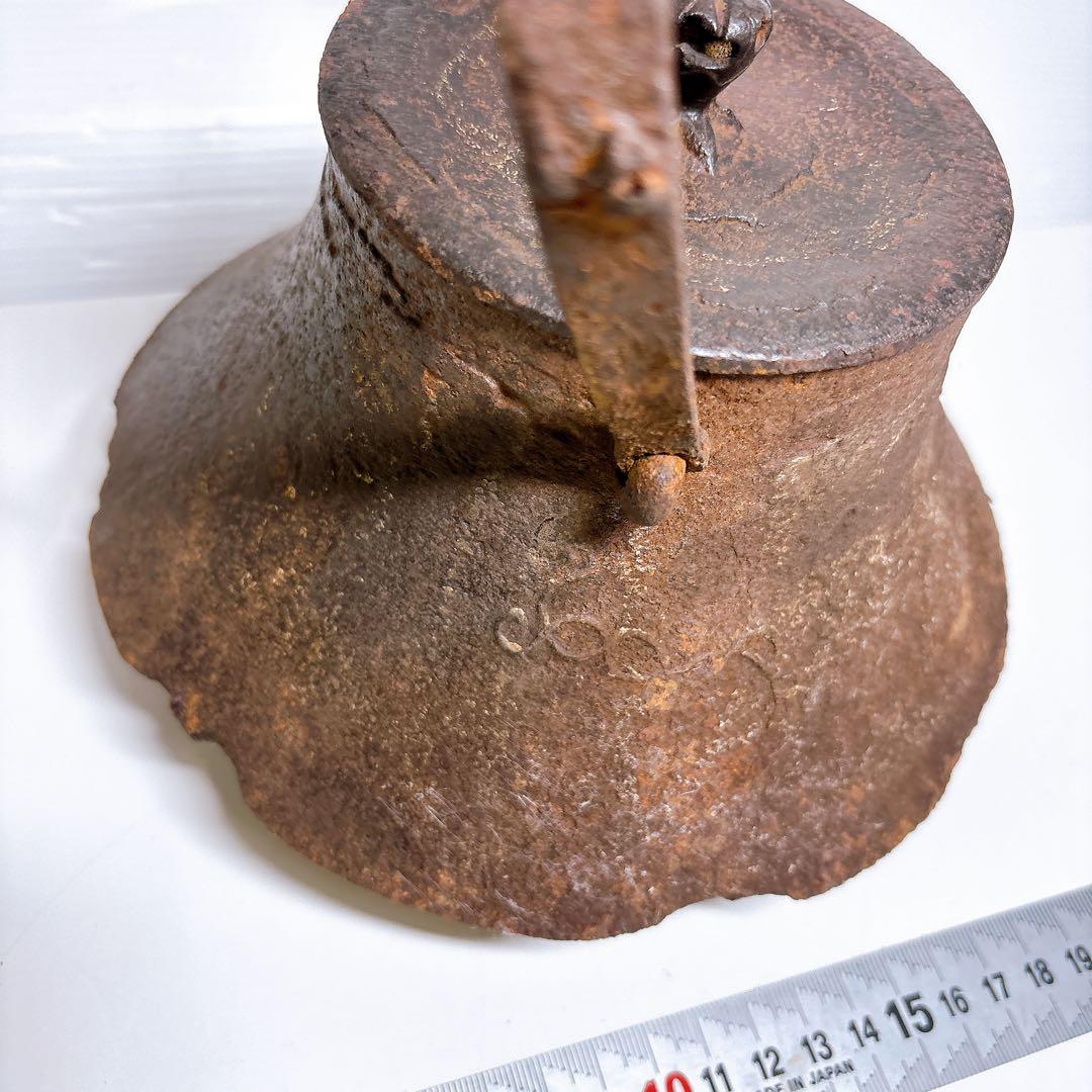 骨董品 南部有坂造　富士形鉄瓶 花草絵図 南部鉄瓶 南部鉄器 在銘 名匠