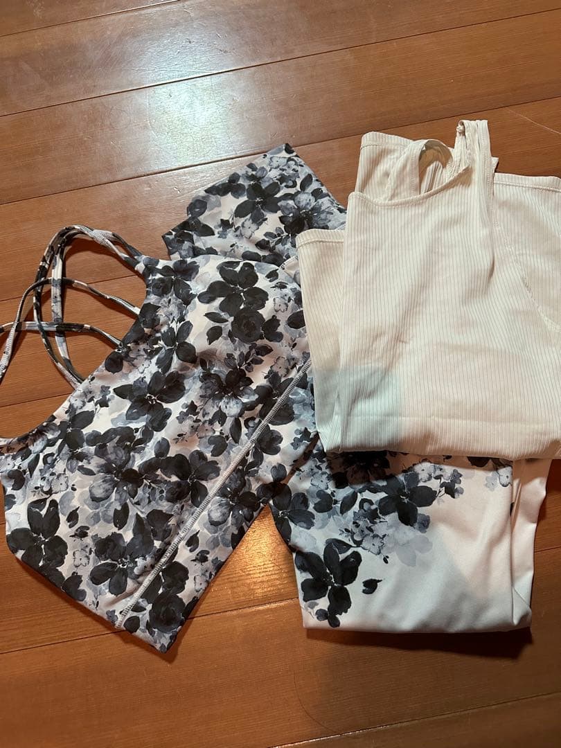 SUKALA フルオブフラワー　レギンス　トップス Mサイズ　3点セット