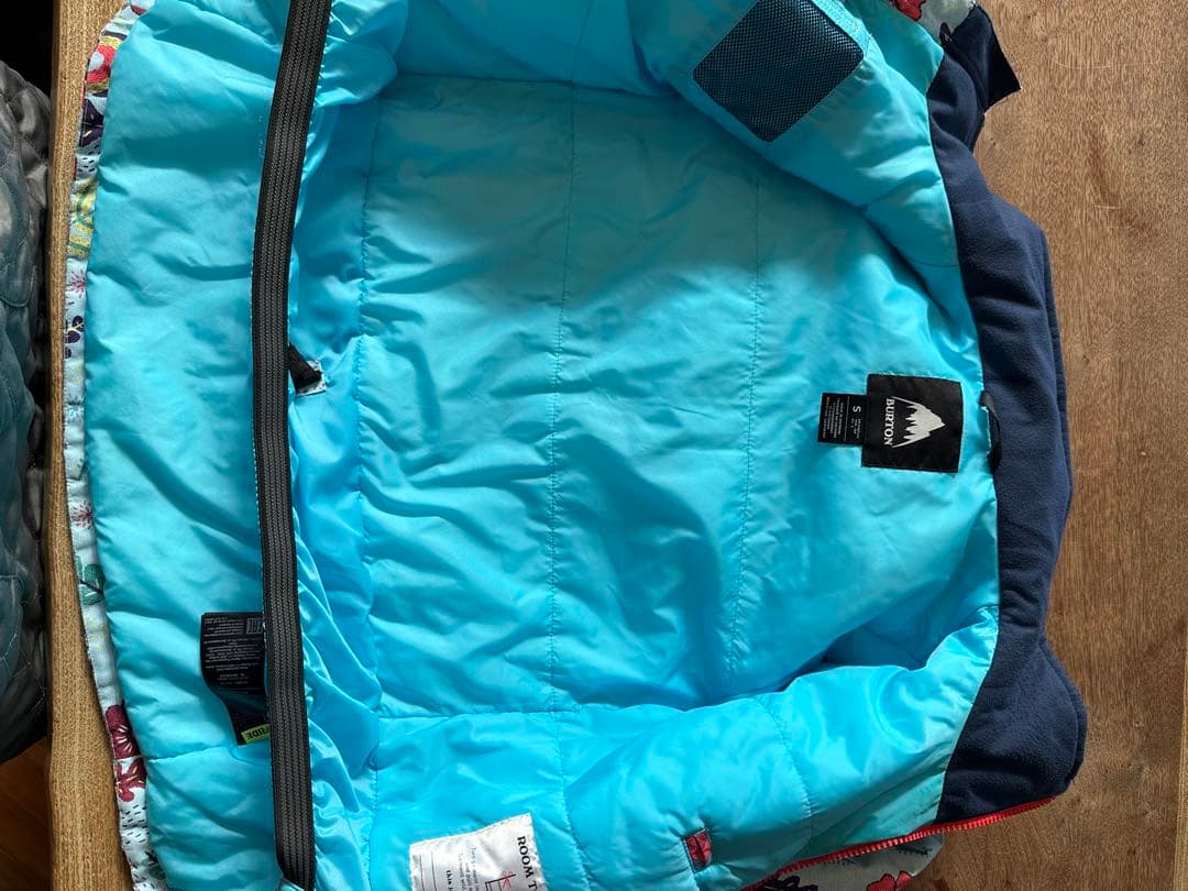 BURTON 子供用スノーボードウェア S 花柄