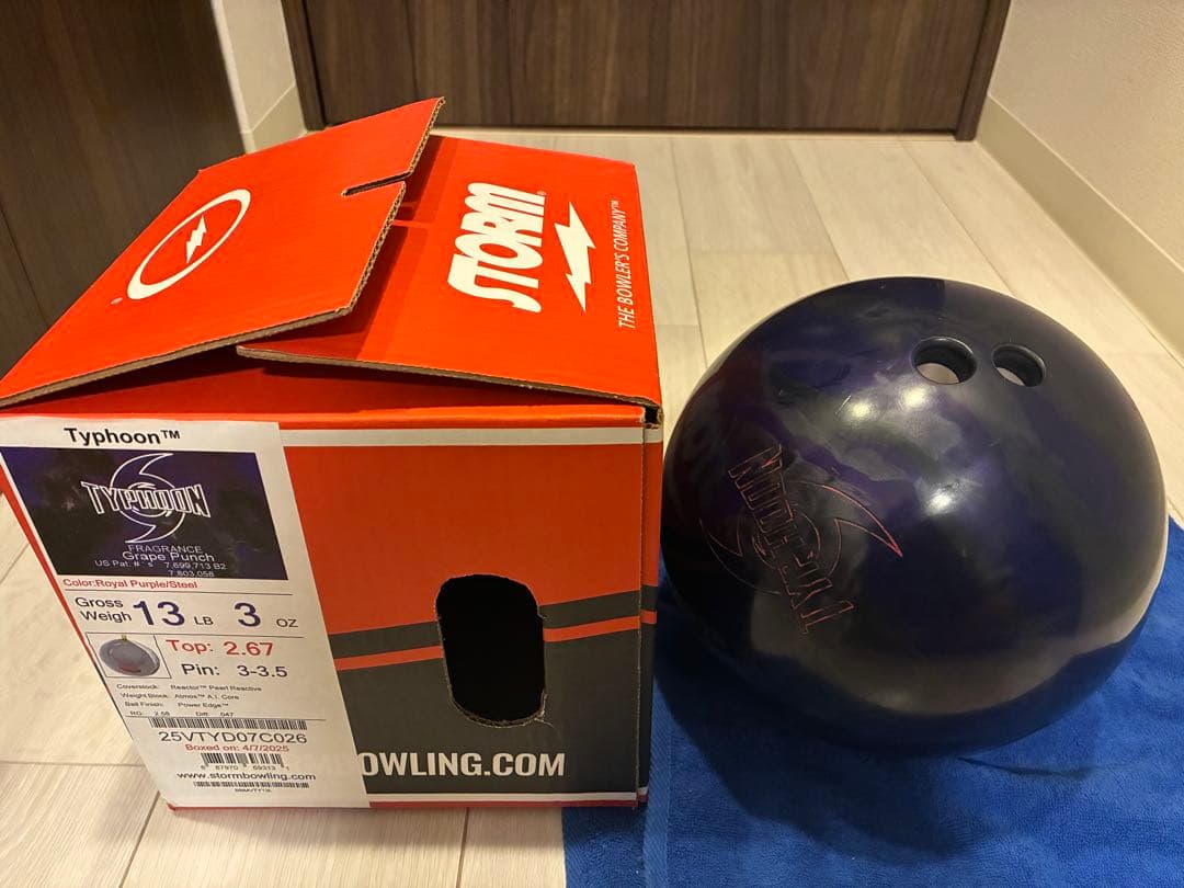 【中古】Storm Typhoon タイフーン　ボウリングボール 13ポンド