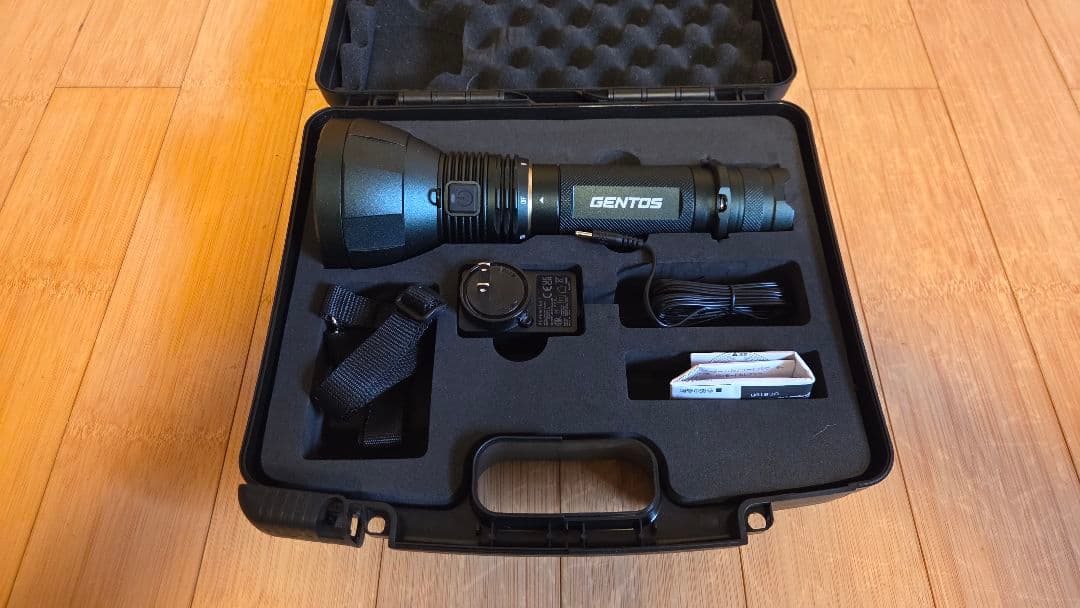 【美品】GENTOS ハイパワー LEDフラッシュライト UT-618R