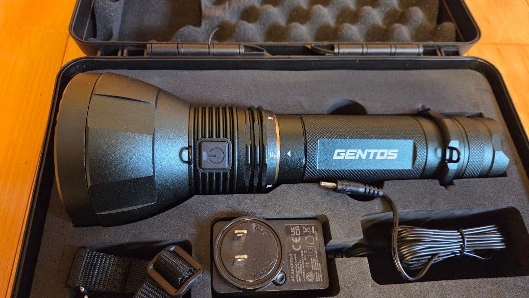 【美品】GENTOS ハイパワー LEDフラッシュライト UT-618R