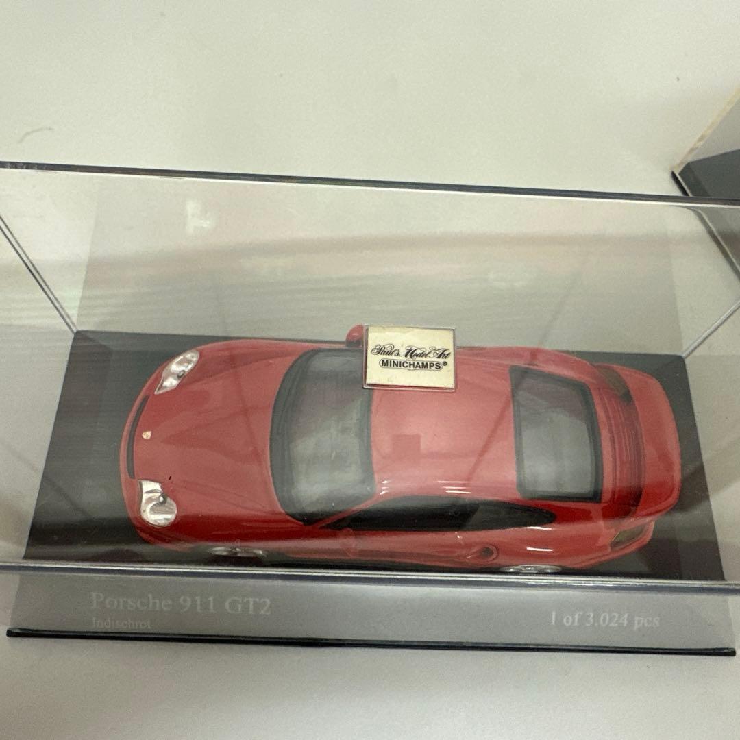 ランボルギーニカウンタックとPORSCHE911 GT2