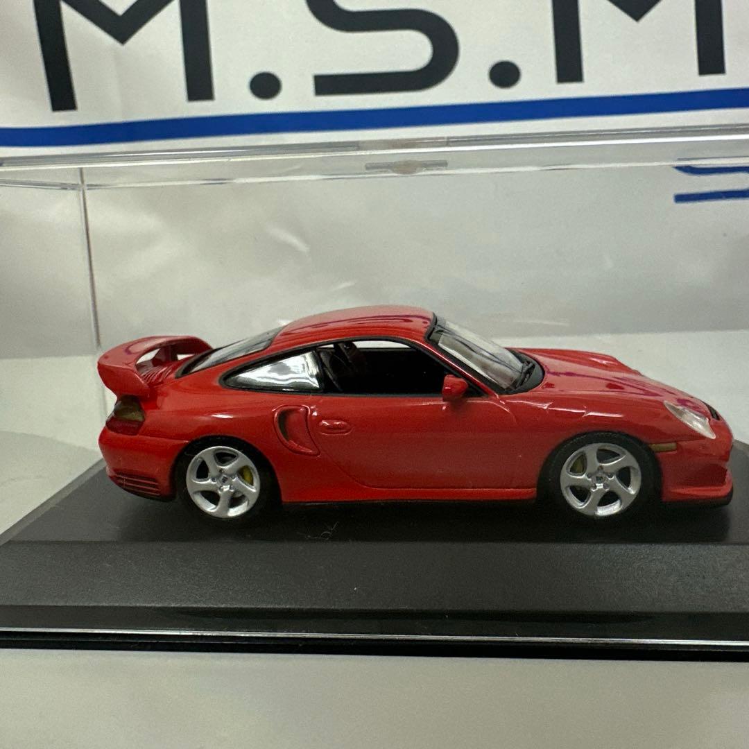 ランボルギーニカウンタックとPORSCHE911 GT2