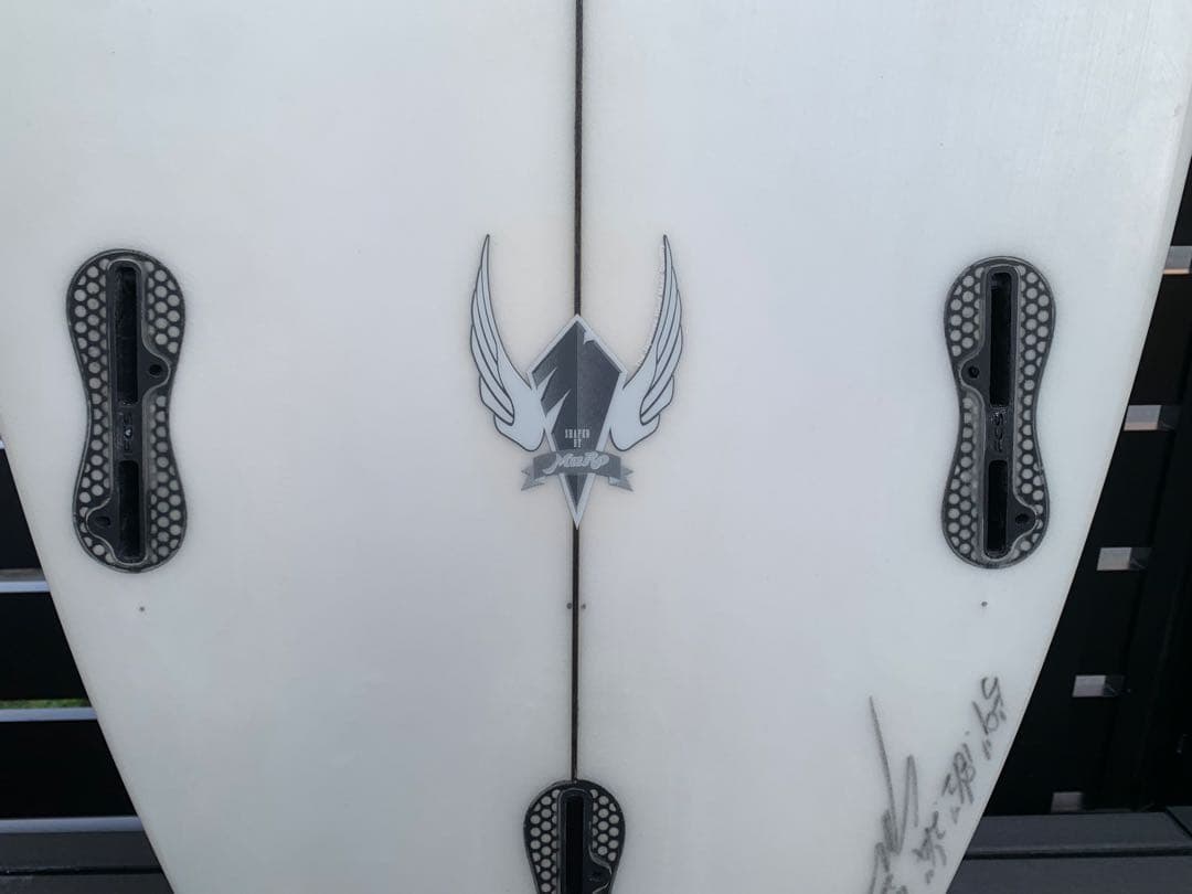 セレンディピティーサーフボード　ネオ3 5.9