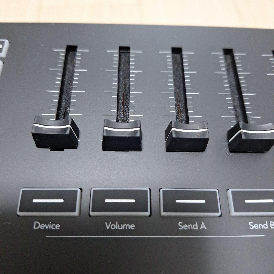 Novation Launchkey 49 MK3 Ableton Midi鍵盤