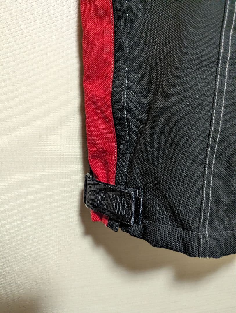 DESCENTE サスペンダー付きオーバーオール 黒赤