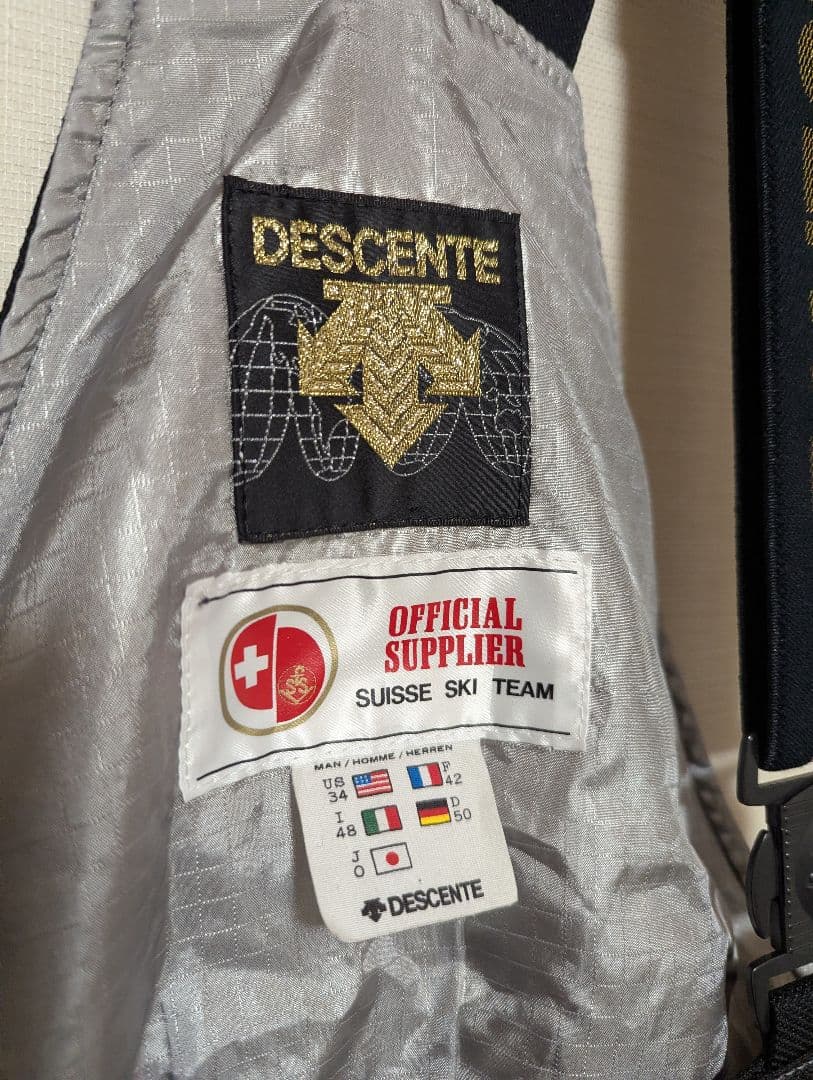 DESCENTE サスペンダー付きオーバーオール 黒赤