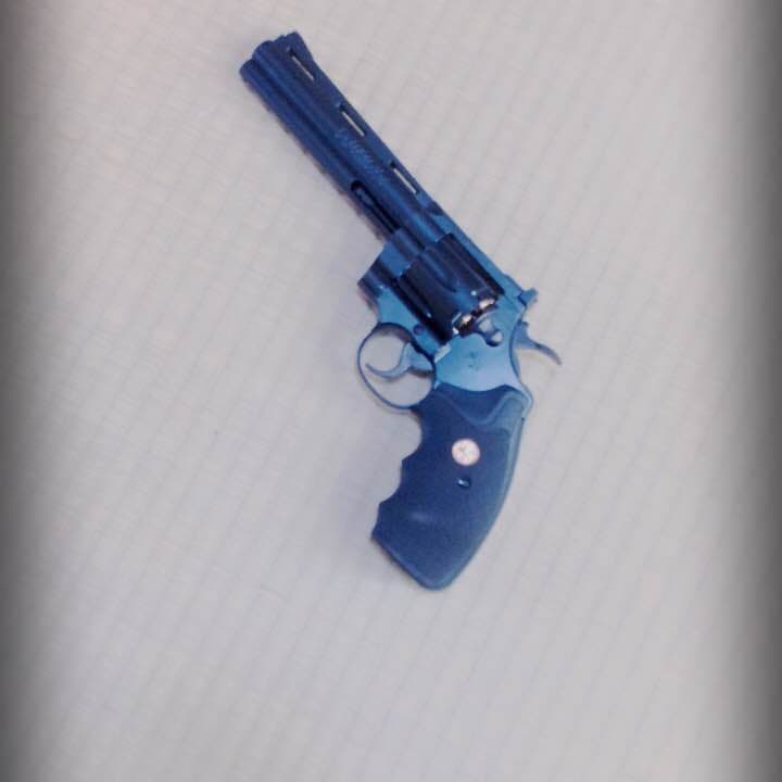 コルトパイソン6inch