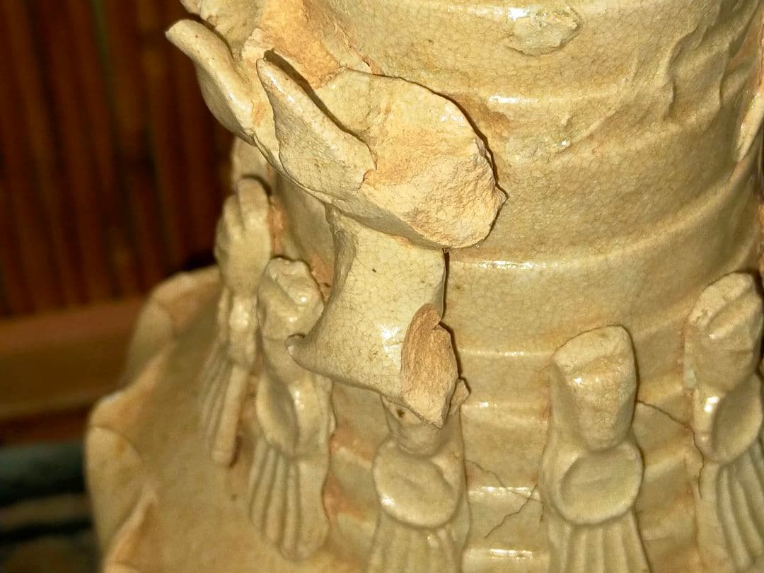 ♥値下げ！中国　白釉　花瓶　発掘品　カケあり　桐箱付き　出土品　骨董　古玩