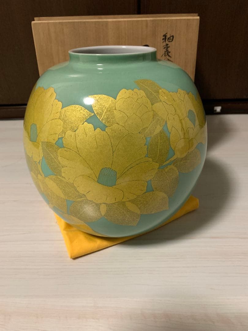 人間国宝　吉田美統　釉裏金彩　椿文　花瓶　九谷焼